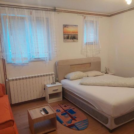 Apartman Anastasija Surčin Zewnętrze zdjęcie