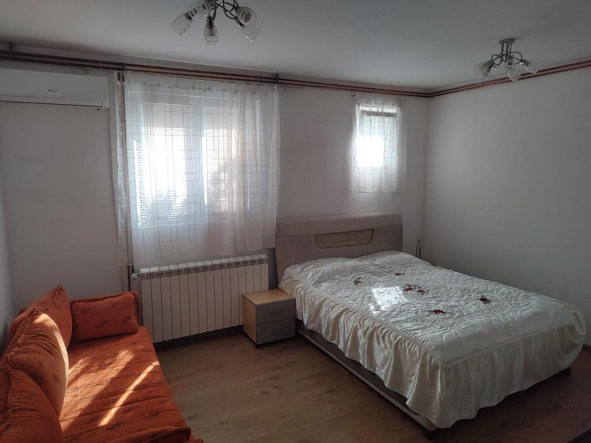 Apartman Anastasija Surčin Zewnętrze zdjęcie