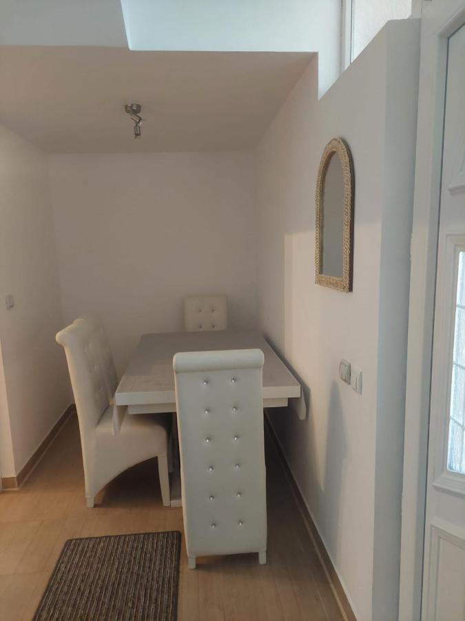 Apartman Anastasija Surčin Zewnętrze zdjęcie
