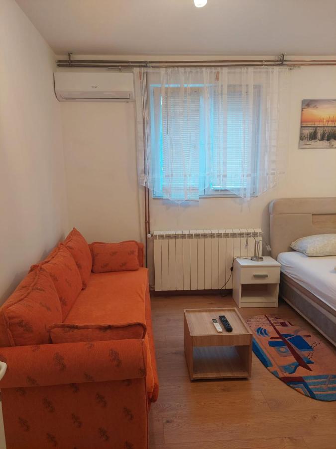 Apartman Anastasija Surčin Zewnętrze zdjęcie
